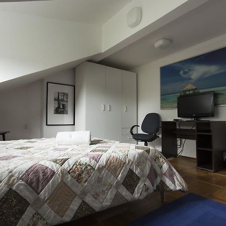 Rent0Nline Brwinow Rooms Екстериор снимка