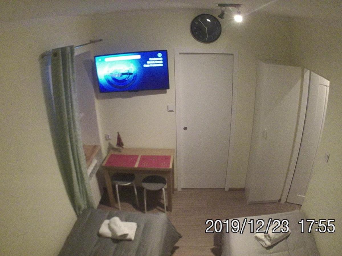 Rent0Nline Brwinow Rooms Екстериор снимка