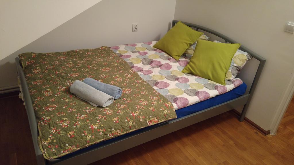 Rent0Nline Brwinow Rooms Екстериор снимка