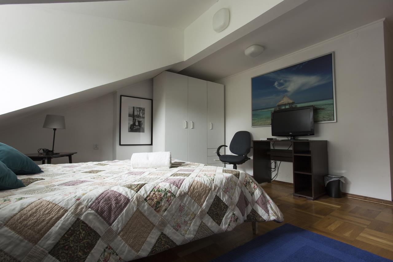 Rent0Nline Brwinow Rooms Екстериор снимка