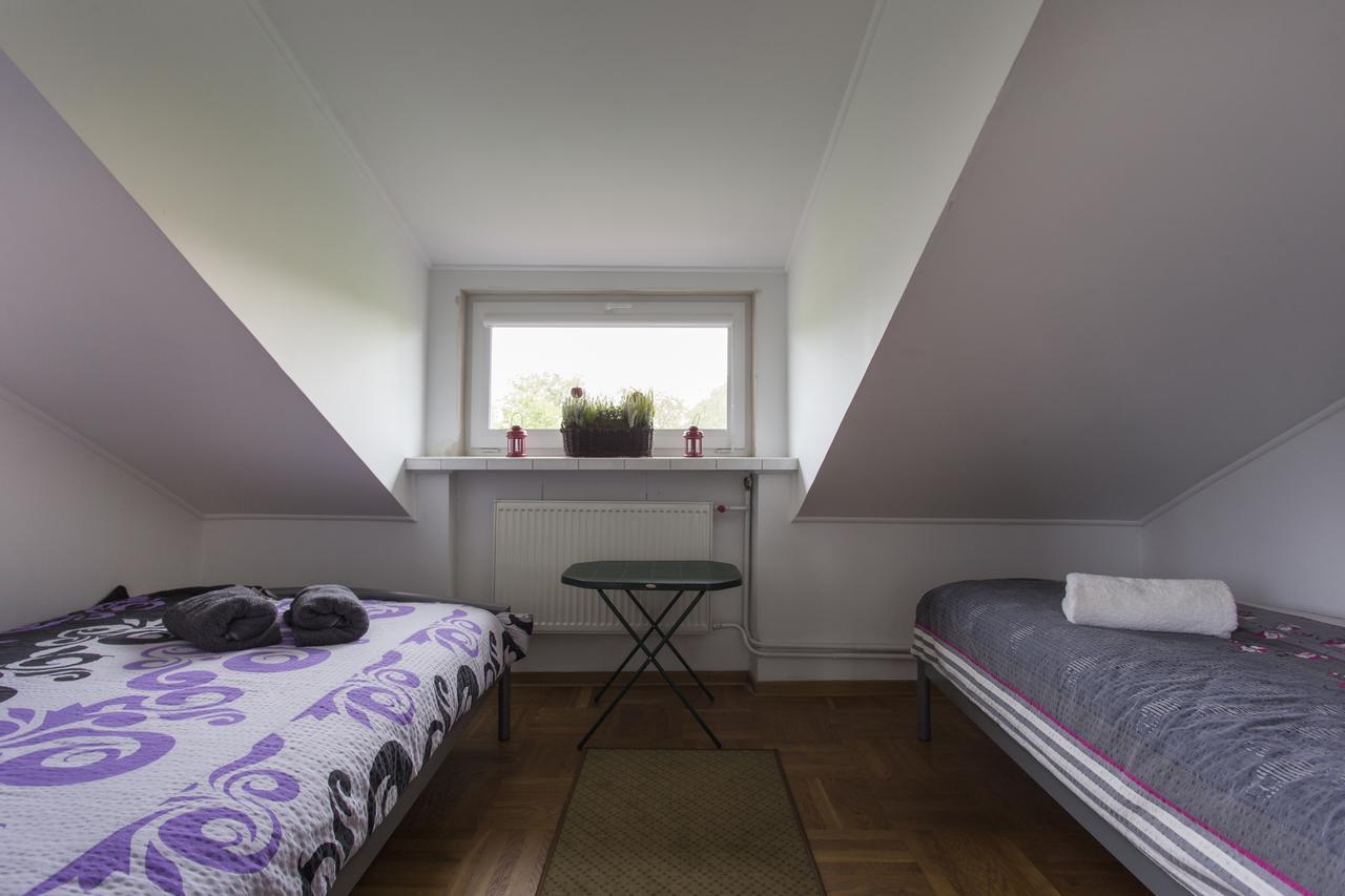 Rent0Nline Brwinow Rooms Екстериор снимка