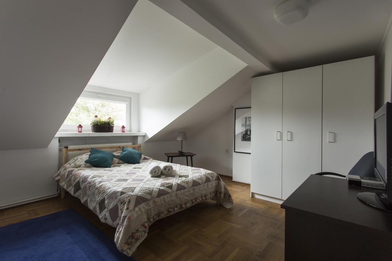 Rent0Nline Brwinow Rooms Екстериор снимка