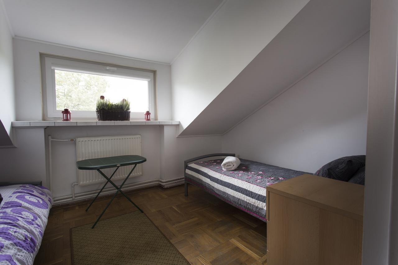 Rent0Nline Brwinow Rooms Екстериор снимка