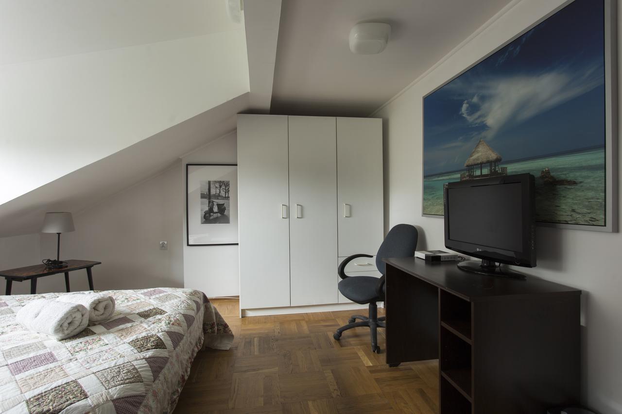 Rent0Nline Brwinow Rooms Екстериор снимка